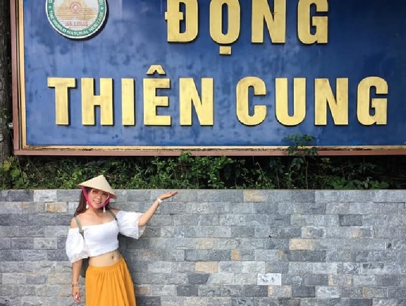 Directional sign to Thiên Cung Cave