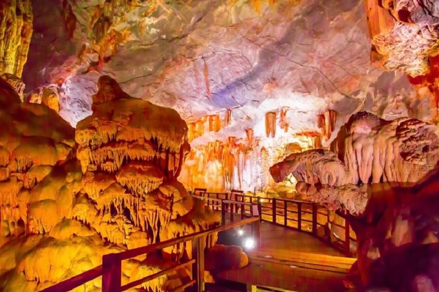 The corridor connecting the chambers within Dau Go Cave.